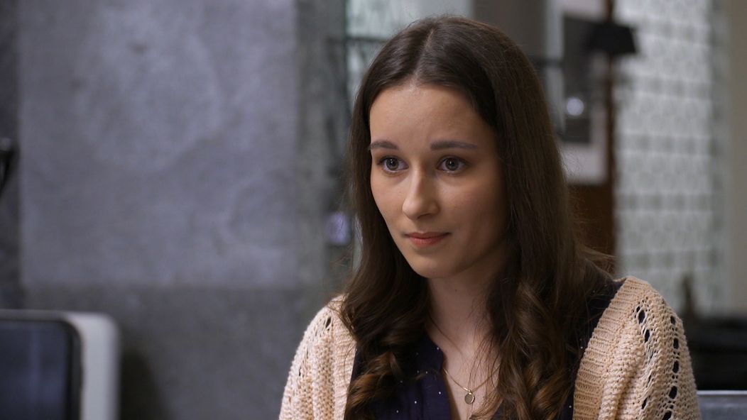 Emina klientka chce dať dieťa na adopciu.