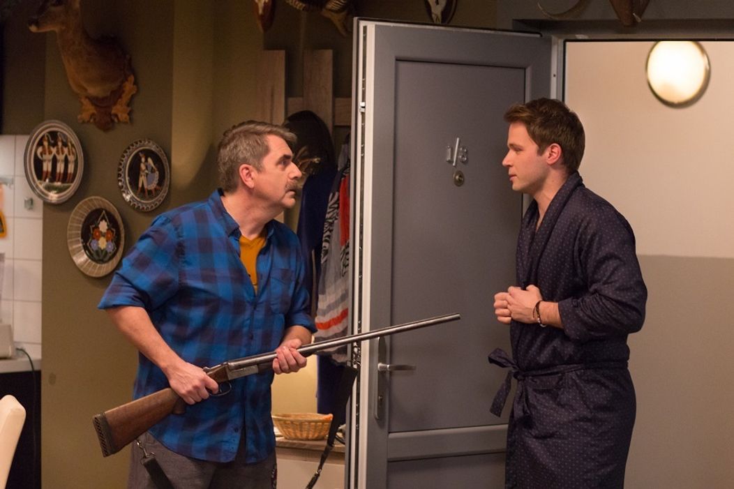 Mike Smith (Pacifická divízia) chytil do lapačky strelu z hokejky Austona Matthewsa (Atlantická divízia).