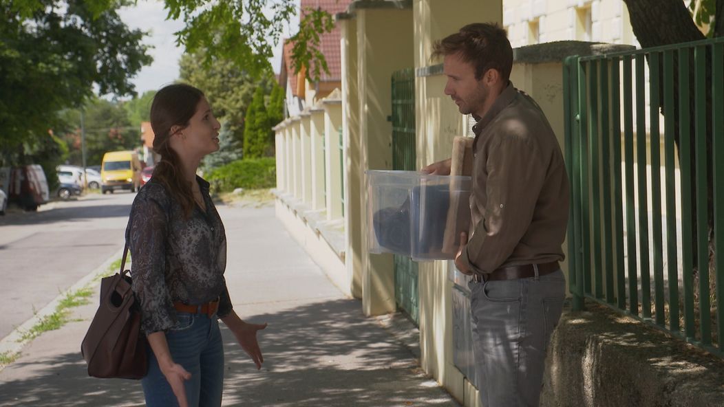 Gréta stretne Tomáša pri škôlke.