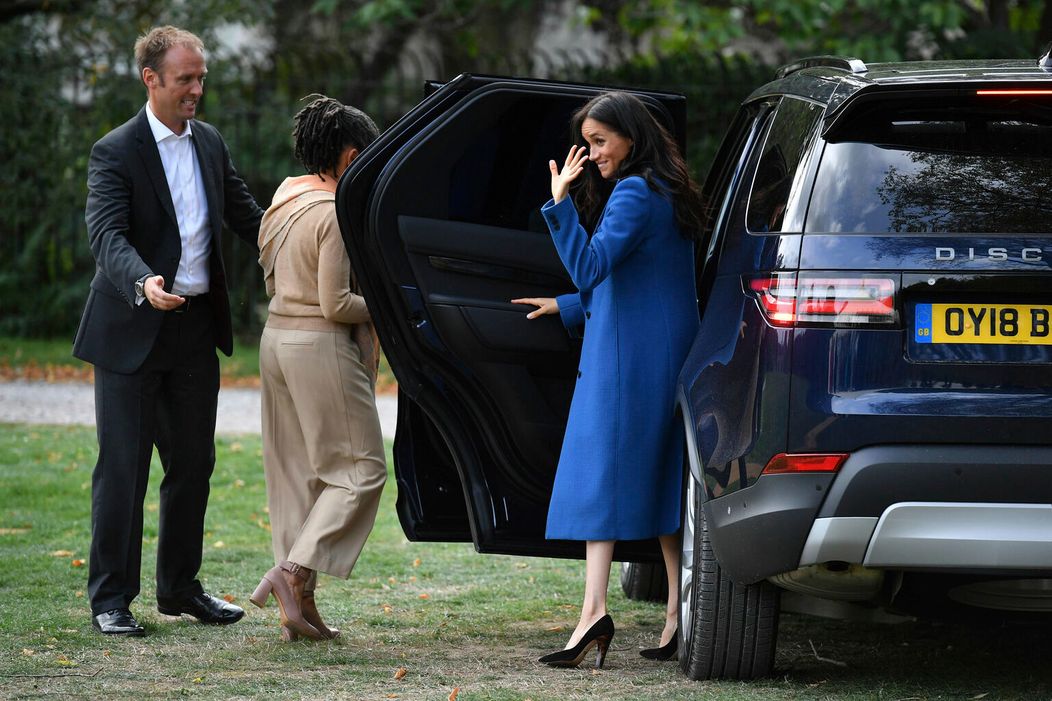 Meghan Markle spolu s mamou Doriou a princom Harrym.