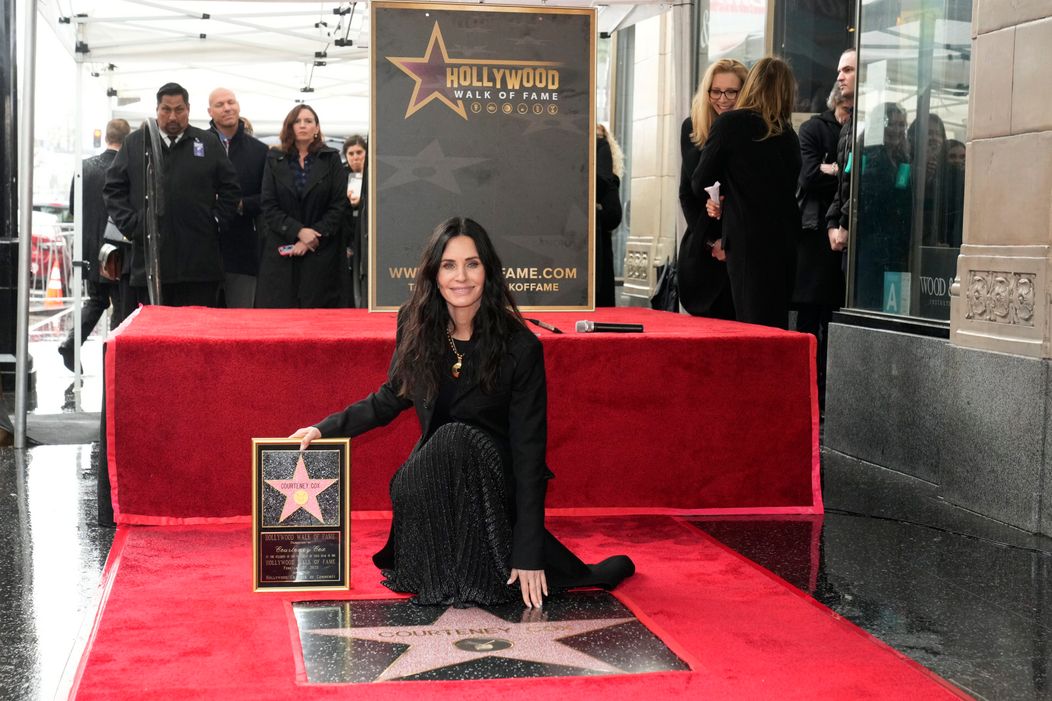 Courteney Cox pózuje pri svojej hviezde na Hollywoodskom chodníku slávy