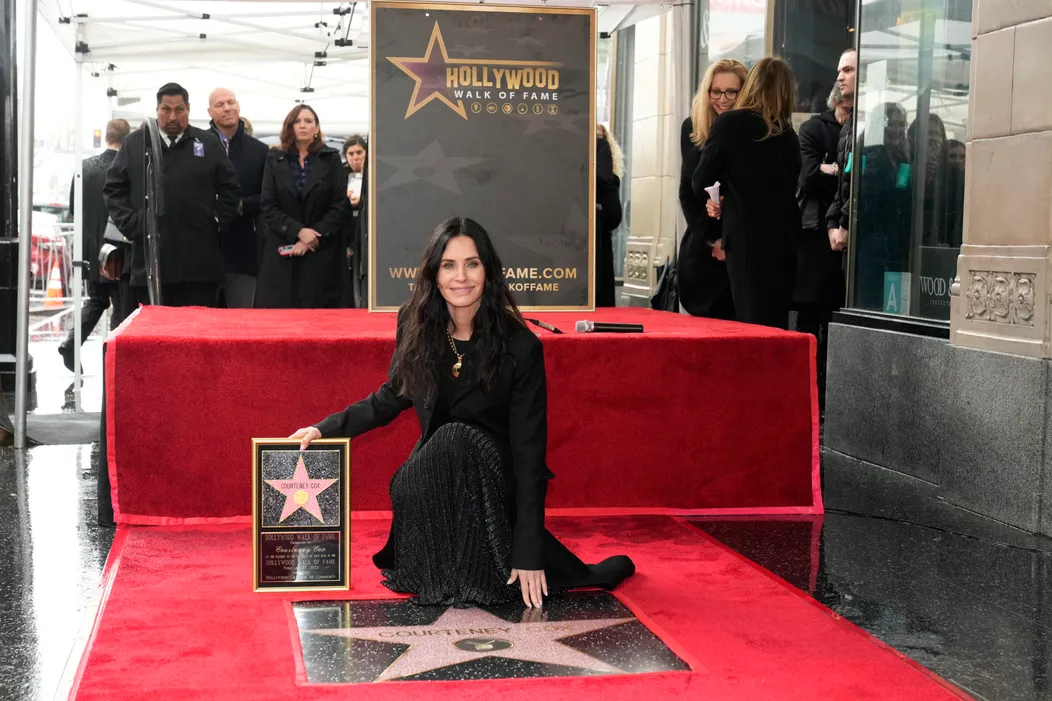 Courteney Cox pózuje pri svojej hviezde na Hollywoodskom chodníku slávy