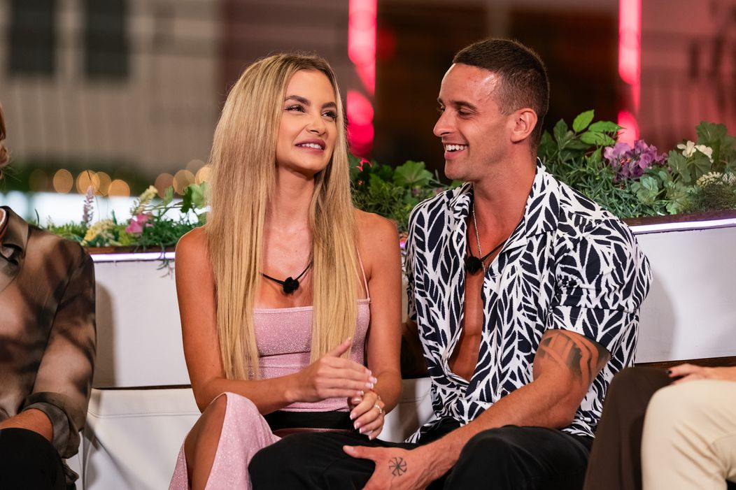 Love Island po recouplingu a následnom dumpingu opustili naraz dva páry - Natálie a Matěj a Adriana a Oliver.
