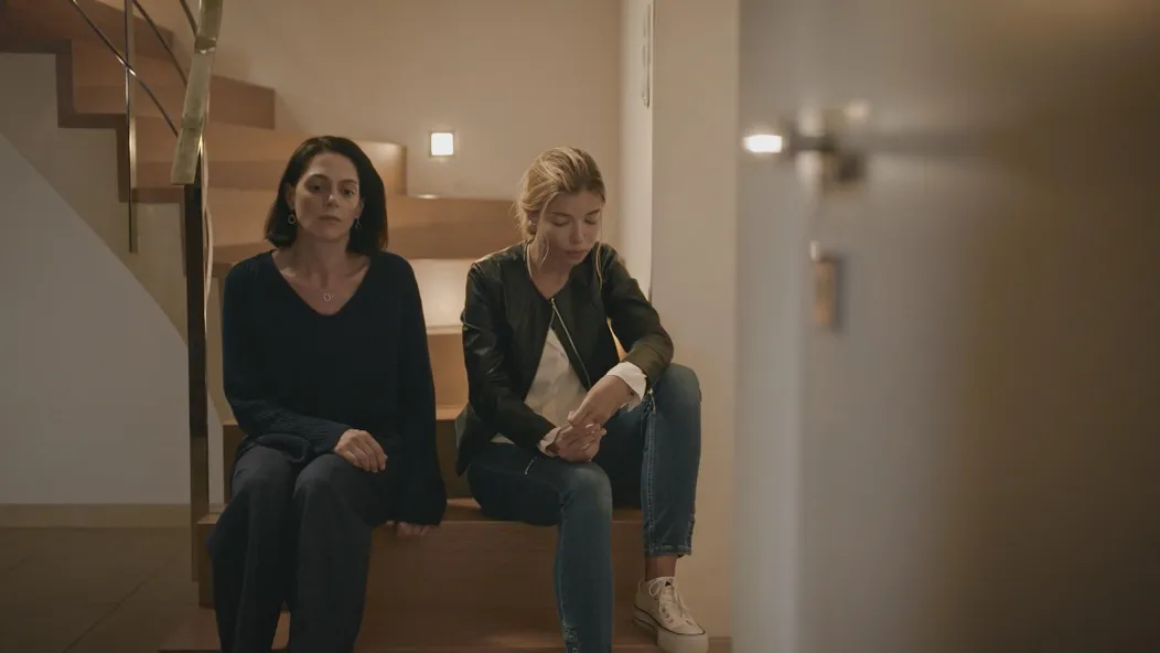 Eva (Klára Issová) otvorila Katke (Kristína Sisková) oči.