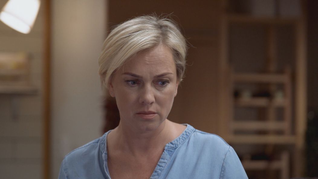 Lucia je presvedčená, že svokor niečo tají. 