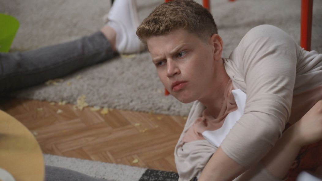 Po zobudení si všimnú, že v obývačke je niekto navyše.