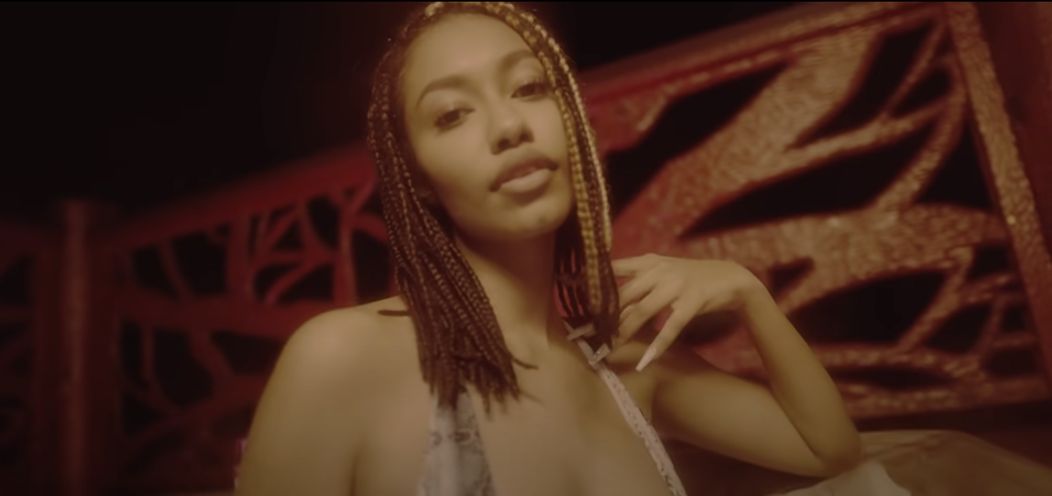 Aicha vo videoklipe 