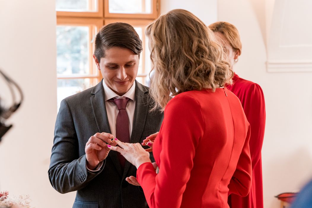 Lenka ušla sperd oltára