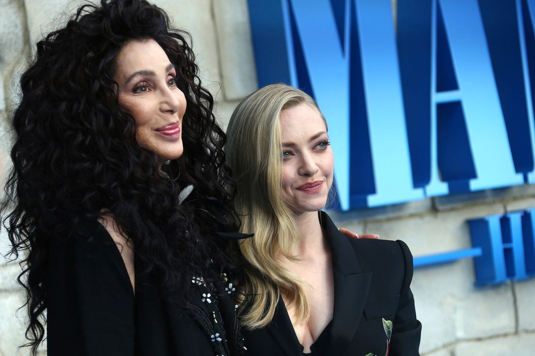Cher a Amanda Seyfried na londýnskej premiére muzikálu Mamma Mia! Here We Go Again