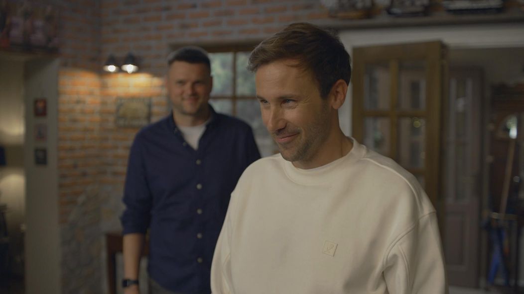 Moderátor Vlado Varecha v seriáli Mama na prenájom