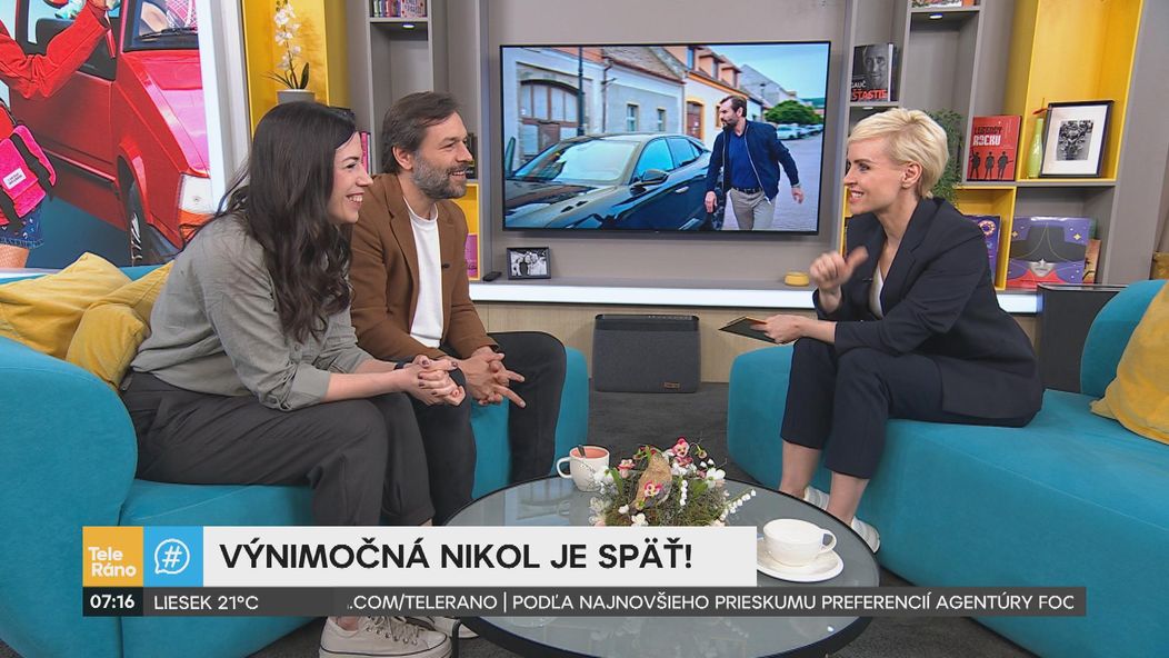 Michaela Majerníková a Kamil Mikulčík zo seriálu Výnimočná Nikol v Teleráne