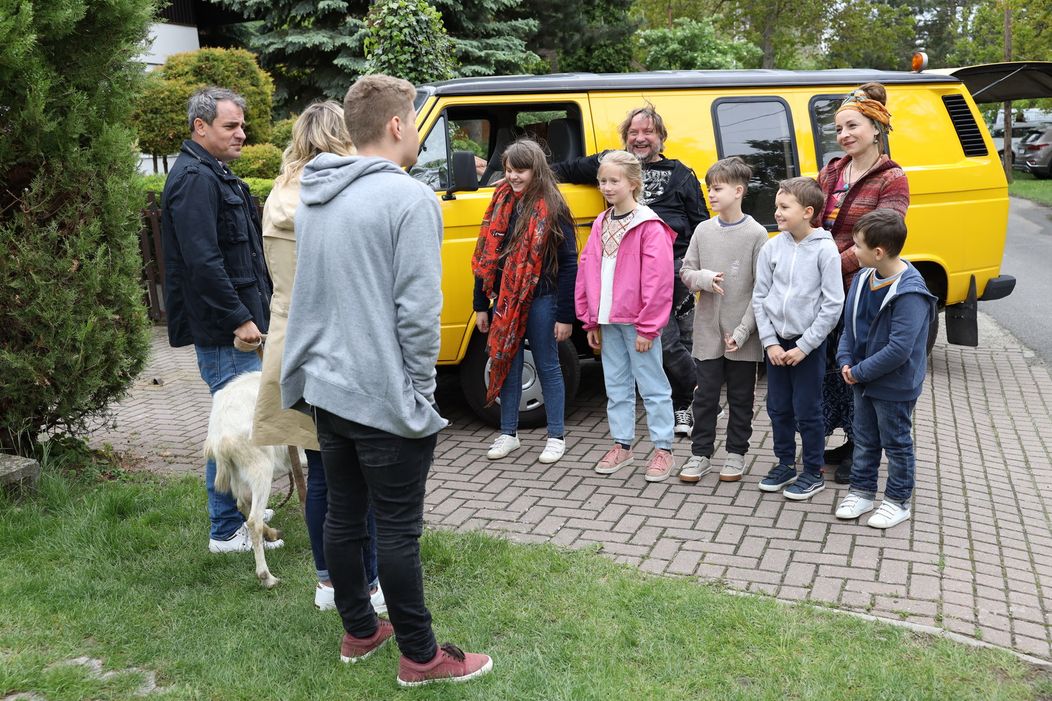 Do Tomášovho si prenajala táto divoká rodina.