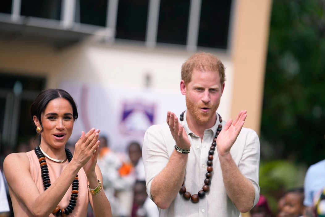 Princ Harry s Meghan na turné v Nigérii: Akoby z kráľovskej rodiny neodišli