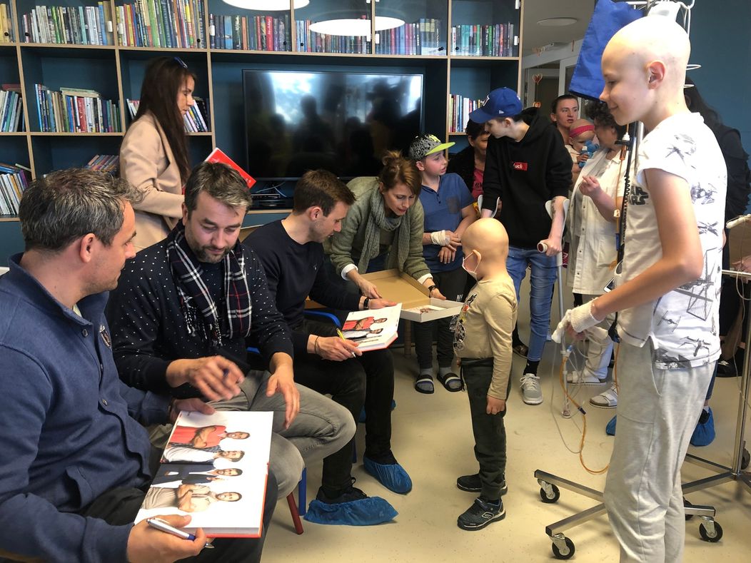 Po besede dostal každý pacient knihu Oteckovia s venovaním.