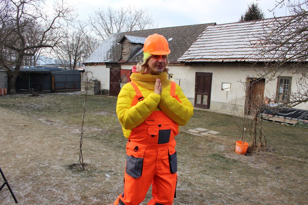 Števo Martinovič ako Janka Nehospodárna