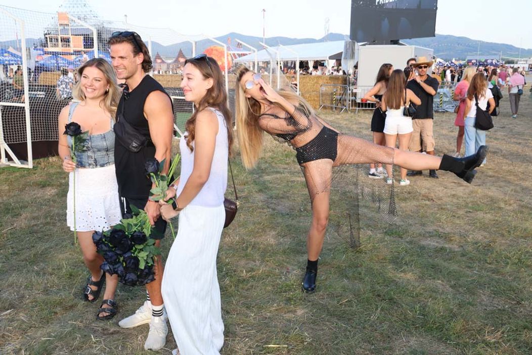 Radko na festivale Grape rozdával ruže a vymenil si bozky s Marcelou