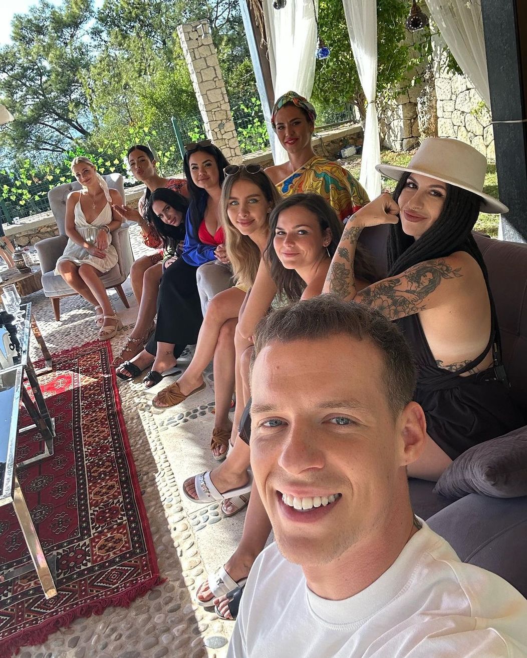 Krištof v spoločnosti krásnych súťažiacich