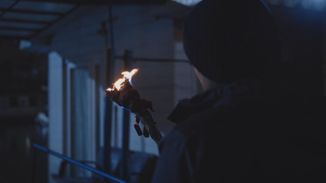 Andrej zistí, že v hausbóte nie je sám.