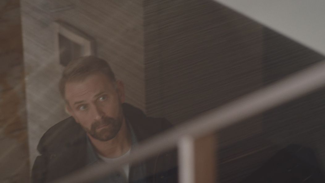 Laura príde do Andrejovho domu bez pozvania.