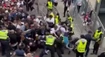 VIDEO: Napätie pred finále ME. Na štadión sa chceli dostať opití anglickí fanúšikovia bez vstupeniek