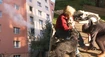 Zásah hasičov pri požiari v prešovskom paneláku. Dôchodkyňa (73) aj jej tri psy vyviazli bez ujmy