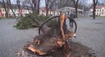 Gemerom a Spišom sa prehnala silná búrka: Vietor trhal strechy a lámal stromy