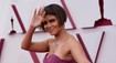 OSCARY 2021: Skromný červený koberec, nestarnúca Halle Berry