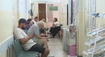 Pozitívnych na covid pribúda. Slováci stále čakajú na očkovanie proti novému variantu