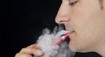 Elektronické cigarety aj nikotínové vrecúška budú zdanené. Ich ceny pôjdu hore