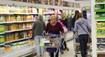 Zdražovanie v obchodoch sa končí. Dva reťazce ohlásili znižovanie cien pri stovkách produktov