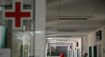 Máme najviac nových pozitívnych za tento týždeň, stúpol aj počet hospitalizovaných a obetí