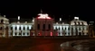 Prezidenstký palác je od sobotňajšieho večera nasvietený vo farbách Bieloruska
