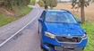Pozor, dvíha sa vietor. Na Záhorí spadol na idúce auto strom