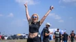 Fanúšikovia počas príchodu na koncert AC/DC.