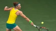 Samantha Stosurová (Austrália) odvracia loptičku proti Jane Čepelovej vo fedcupovom zápase.