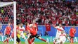 Demiral strieľa prvý gól Turecka.