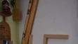 Hákový kríž, ktorý našli pri domovej prehliadke v byte Martina R. v Banskej Bystrici.