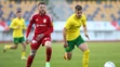 Sprava Matúš Rusnák (Žilina) a Branislav Ľupták (Banská Bystrica) v zápase 7. kola skupiny o titul vo Fortuna lige.