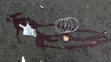 Stopy krvi pred koncertnou sieňou Bataclan v Paríži