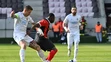 Vpravo hráč Spartaka Kelvin Ofori a kapitán Slovana Juraj Kucka v 6. kole nadstavbovej časti Niké ligy skupiny o titul.