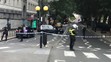 Polícia hliadkuje neďaleko britského parlamentu..jpg
