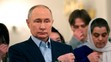 Putin slávil Božie narodenie v spoločnosti rodín vojakov padlých na Ukrajine.