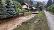 Prívalová povodeň sa prehnala obcou Mníšek nad Hnilcom.