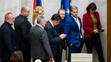 Peter Pčolinský (Sme rodina) a vpravo Peter Antal (Most-Híd) počas hlasovania o kandidátoch na ústavných sudcov 