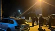Polícia ohradila miesto činu páskami.