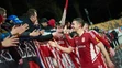 Michal Faško oslavuje s fanúšikmi triumf nad Podbrezovou.