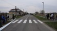 Polícia dokumentuje nehodu v obci Drahňov.