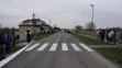 Polícia dokumentuje nehodu v obci Drahňov.