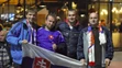 Slovenskí fanúšikovia pózujú počas príchodu na štadión v Trnave pred kvalifikáciou MS 2018 proti Škótsku.