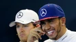 Vysmiaty Lewis Hamilton a Nico Rosberg pred novinármi po VC USA.
